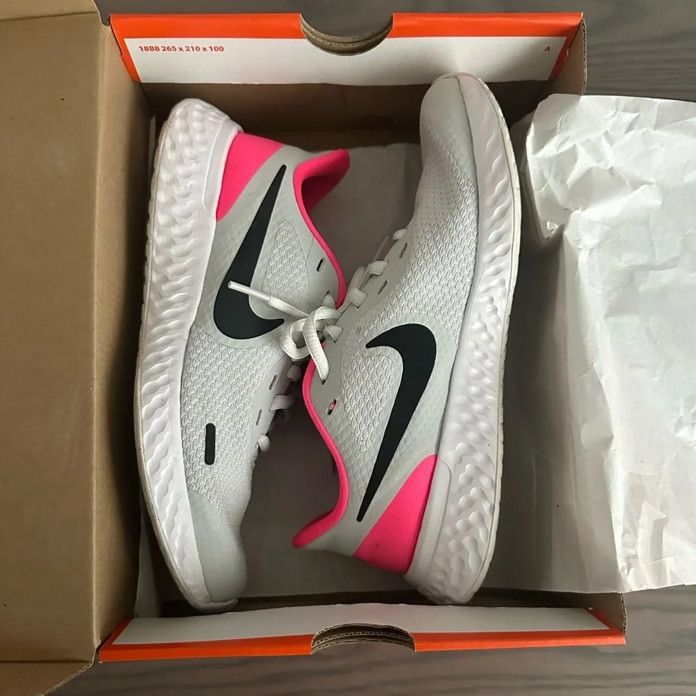 Nike 🚨pre size